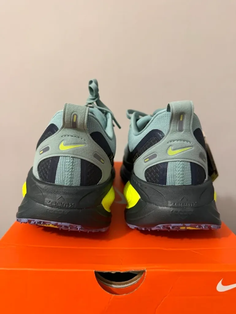 Used Nike Vomero 18 Gore-Tex bike — image 11 of 11