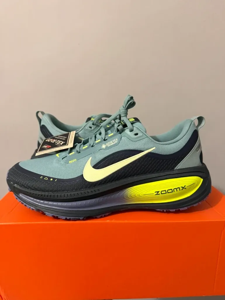 Used Nike Vomero 18 Gore-Tex bike — image 2 of 11