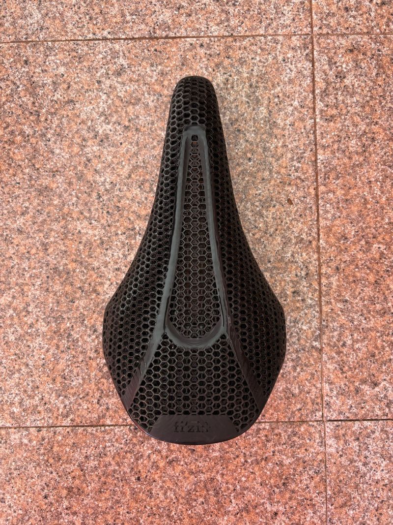 Used Fizik Argo Adaptive 00 2024 Saddles & Seatposts