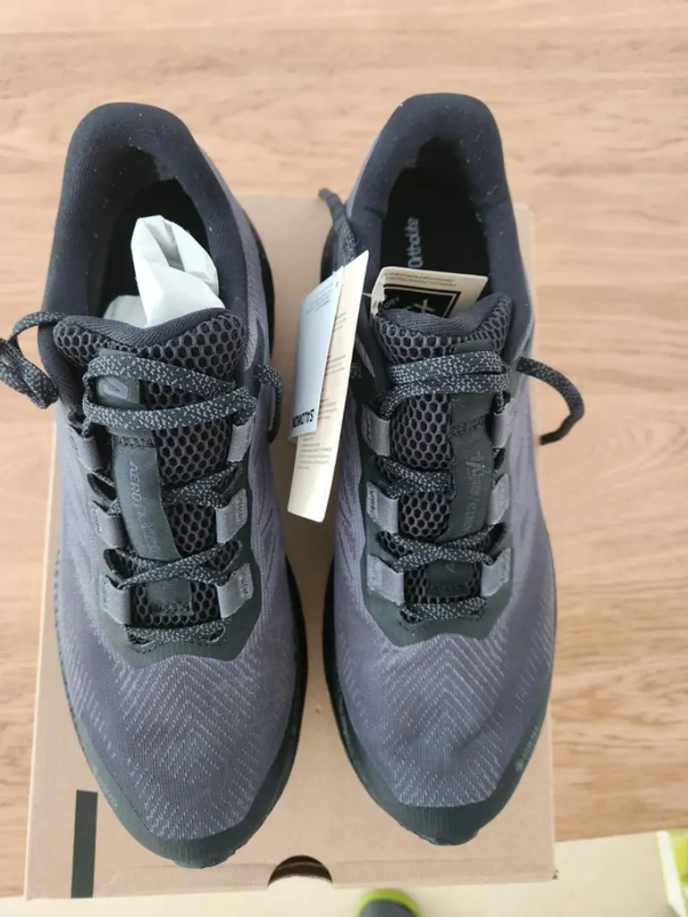 Used Salomon Running Shoes bike — image 2 of 4