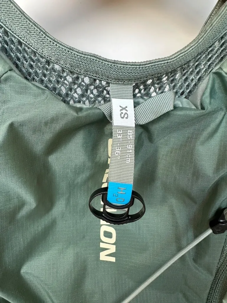 Used Salomon running vest bike — image 3 of 5