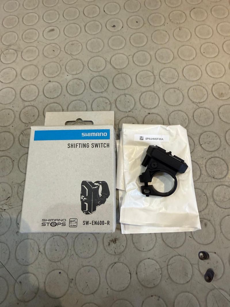 Used Shimano SHIFTING SWITCH SW-EN600-R. Cycling Accessories