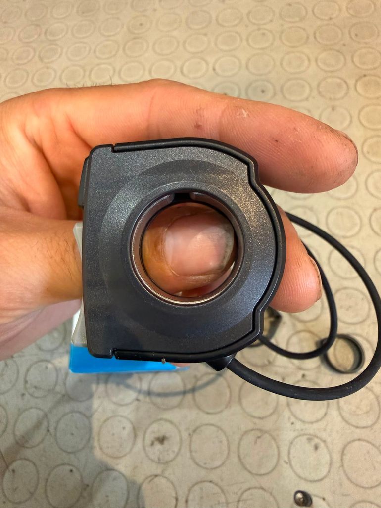 Shimano ASSIST/SHIFT SWITCH. SW-E6000. bike de segunda mano — imagen 7 de 13