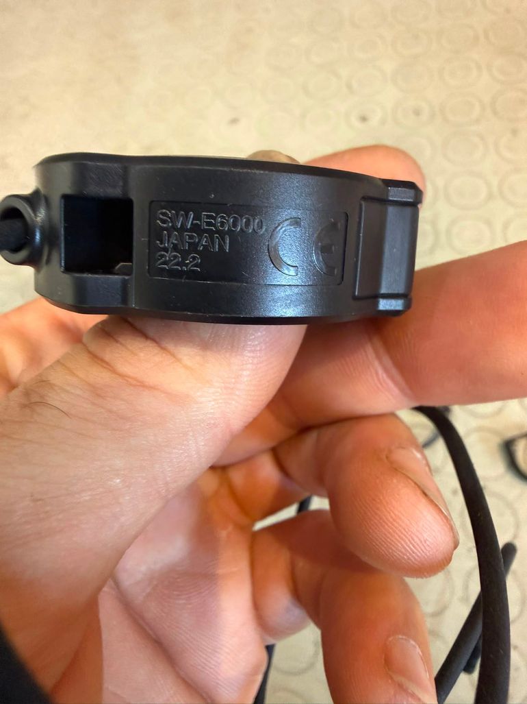 Shimano ASSIST/SHIFT SWITCH. SW-E6000. bike de segunda mano — imagen 3 de 13