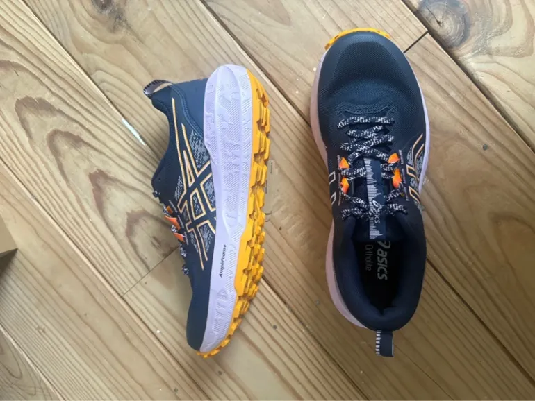 Used Asics Gel Sonoma 8 bike — image 4 of 6