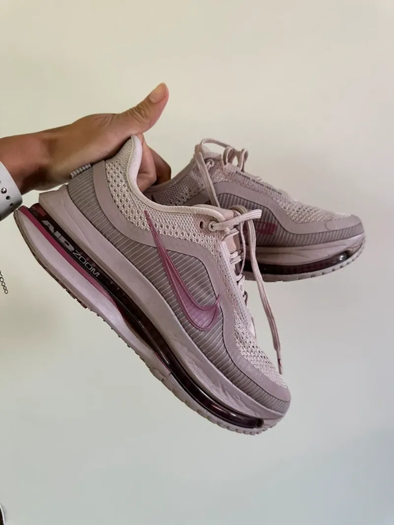 Pegasus Air Zoom Running Shoes d'occasion