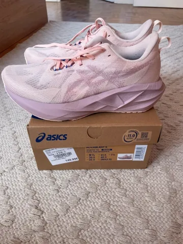 Brugt Asics Novablast 5 bike — billede 1 af 5