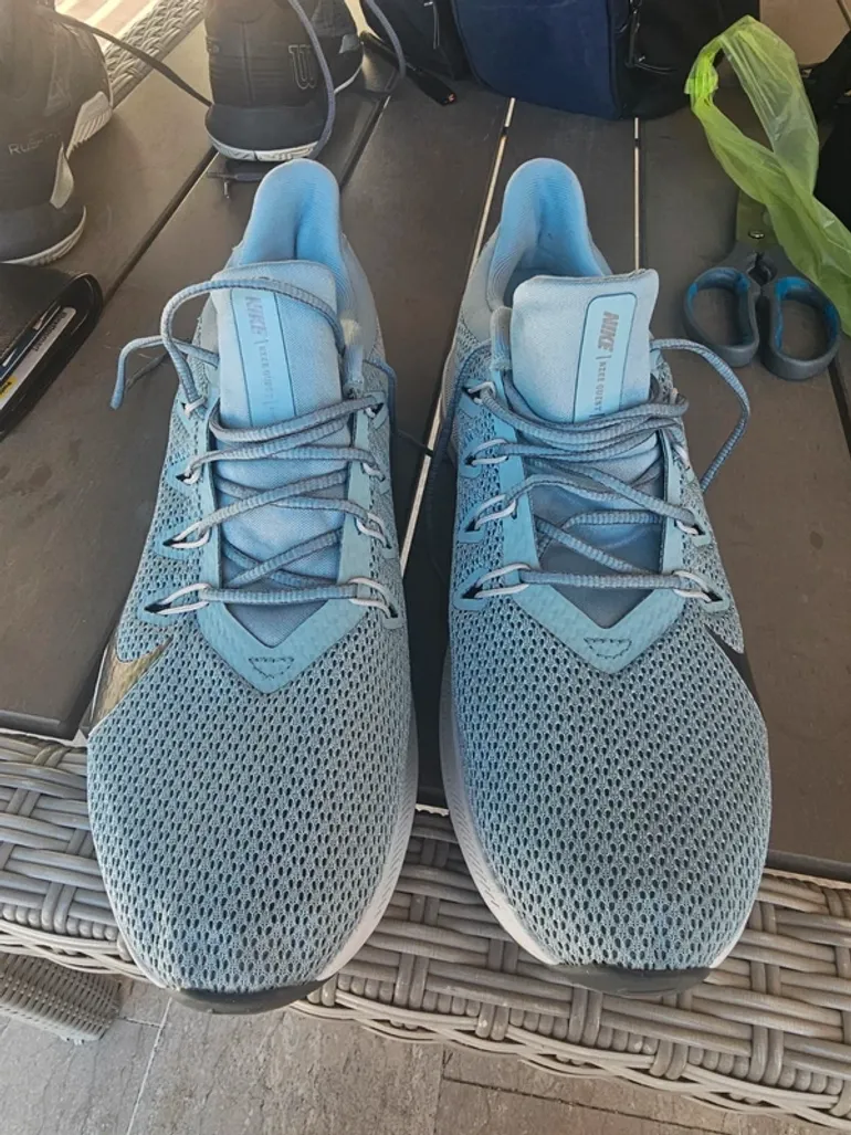 Used Nike Running Shoes bike — image 2 of 13