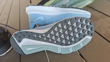 Used Nike Running Shoes bike — image 3 of 13