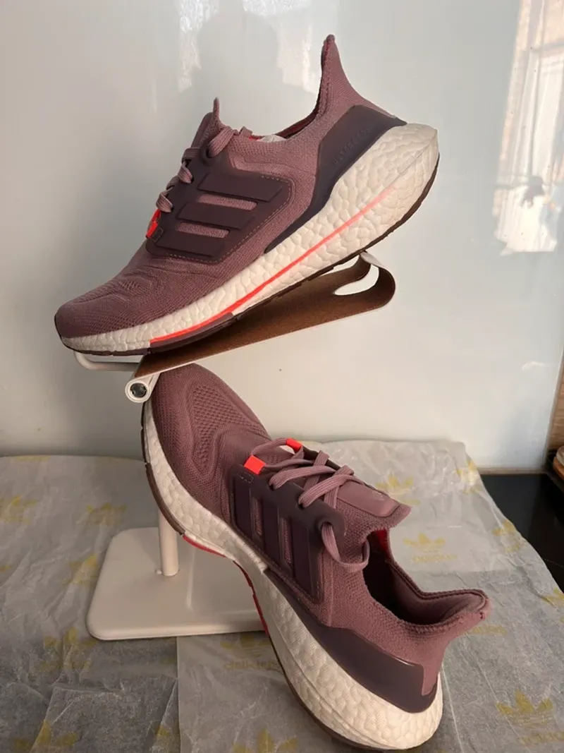 Używany Orange Ultraboost 22 Running Shoes