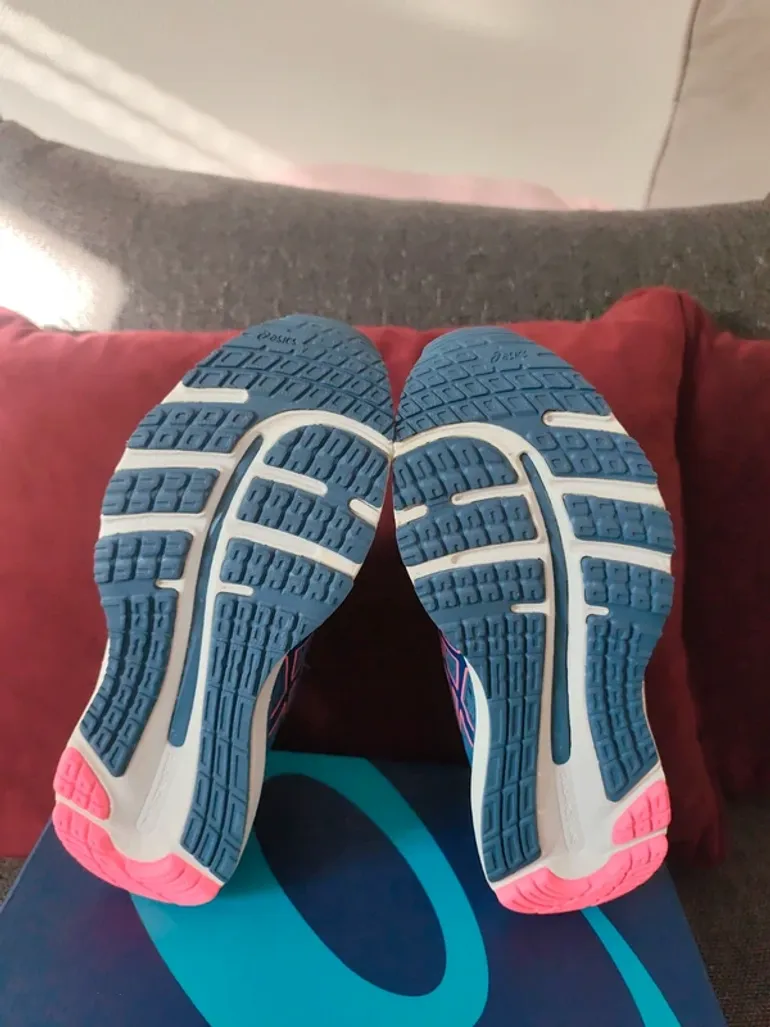 Used Asics Running Shoes bike — image 5 of 10