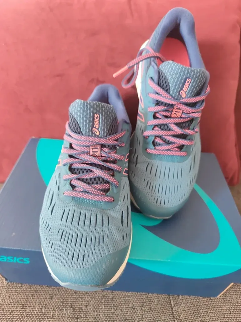 Used Asics Running Shoes bike — image 9 of 10