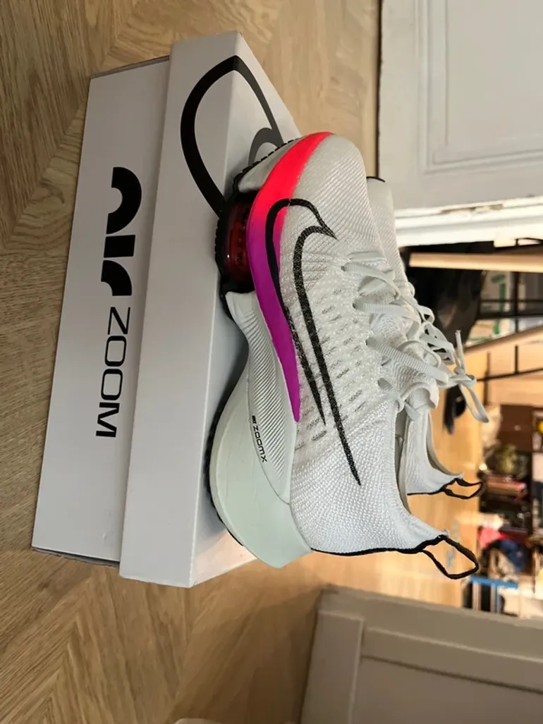 Brugt Nike Air Zoom Tempo Next% bike — billede 2 af 9