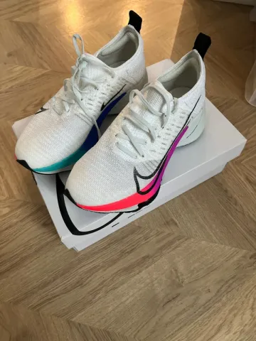 Brugt Nike Air Zoom Tempo Next% bike — billede 1 af 9