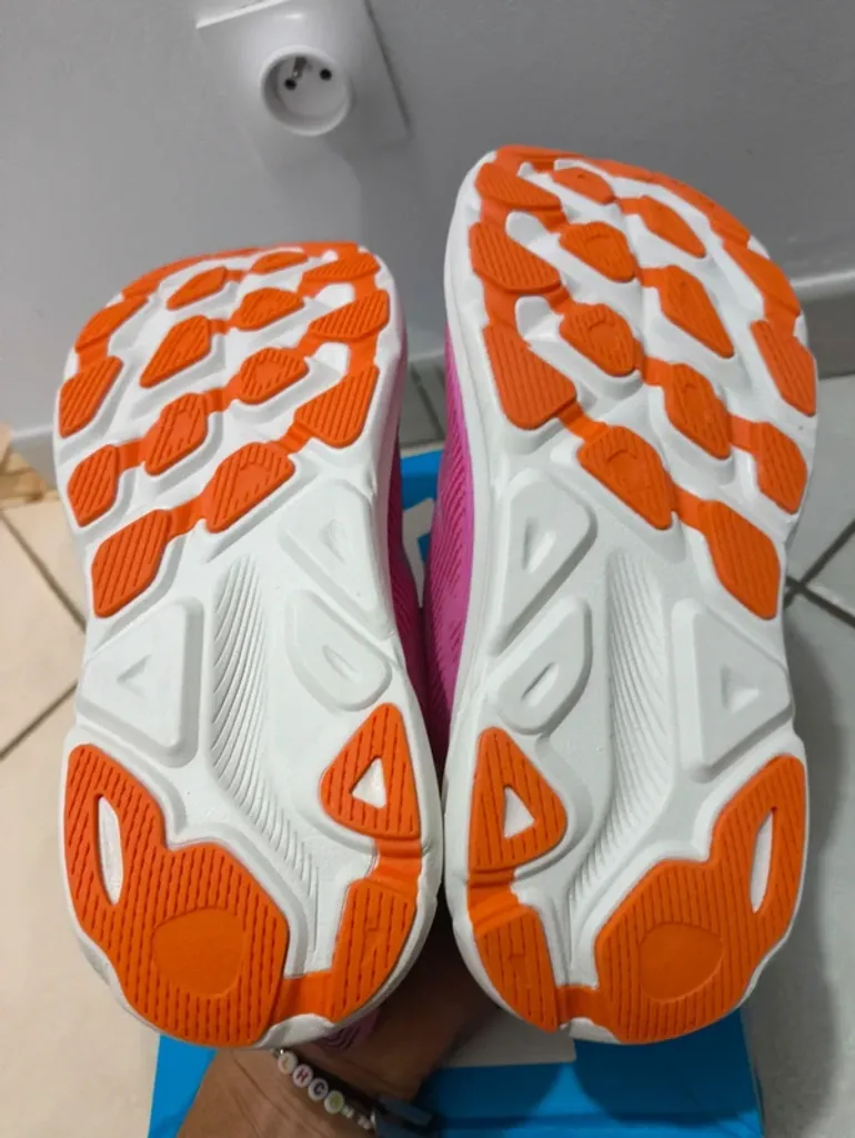 Used Hoka Clifton 9 bike — image 6 of 7