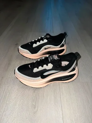 Použité Nike Vomero 18 Gore-Tex bike — obrázek 1 z 11