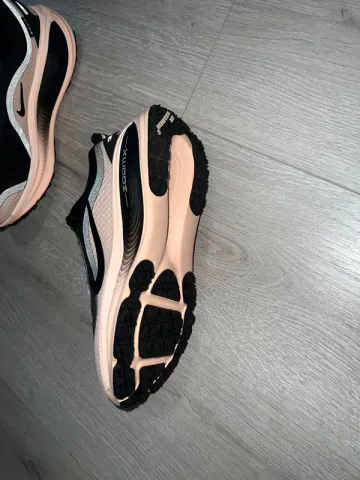 Použité Nike Vomero 18 Gore-Tex bike — obrázek 6 z 11