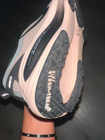 Použité Nike Vomero 18 Gore-Tex bike — obrázek 10 z 11