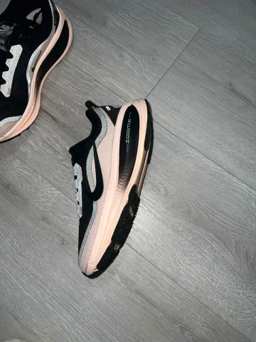 Použité Nike Vomero 18 Gore-Tex bike — obrázek 3 z 11