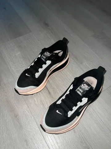 Použité Nike Vomero 18 Gore-Tex bike — obrázek 11 z 11