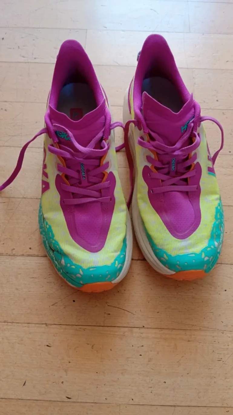Used Hoka Speedgoat 6 bike — image 2 of 5
