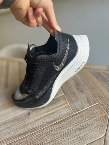 Nike Vaporfly 2 bike usato — immagine 1 di 4