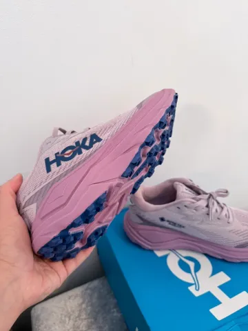 Used Hoka Challenger 8 GTX bike — image 3 of 7