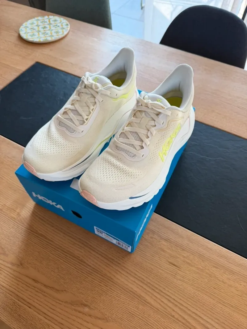 Used Hoka Arahi 9 Running Shoes