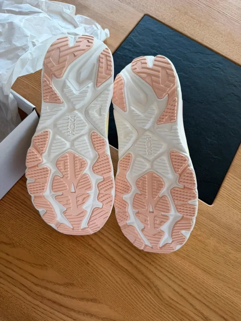 Used Hoka Arahi 9 bike — image 3 of 4
