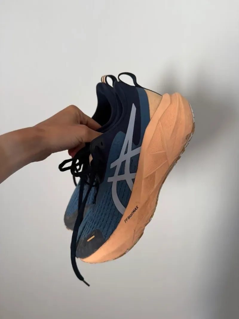 Used Asics Novablast 5 Running Shoes
