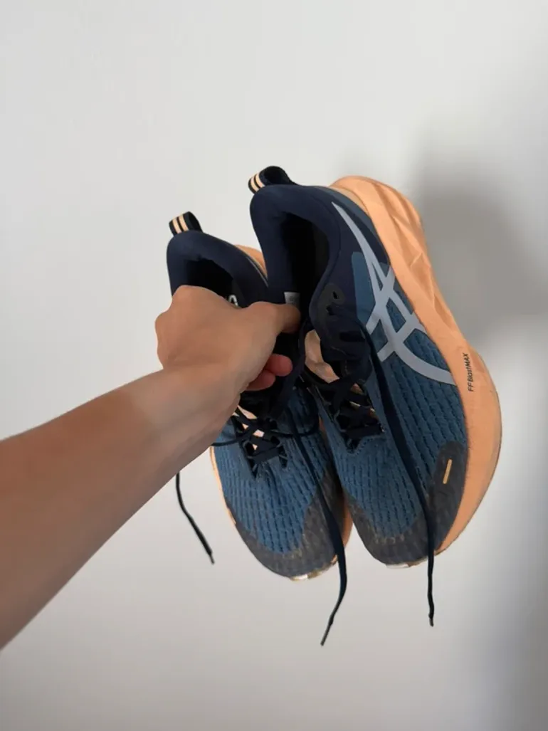 Brugt Asics Novablast 5 bike — billede 2 af 4