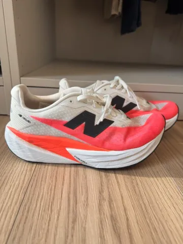 Gebrauchtes New Balance Fuelcell Rebel v5 bike — Bild 3 von 7