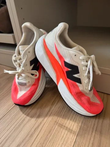 Gebrauchtes New Balance Fuelcell Rebel v5 bike — Bild 1 von 7
