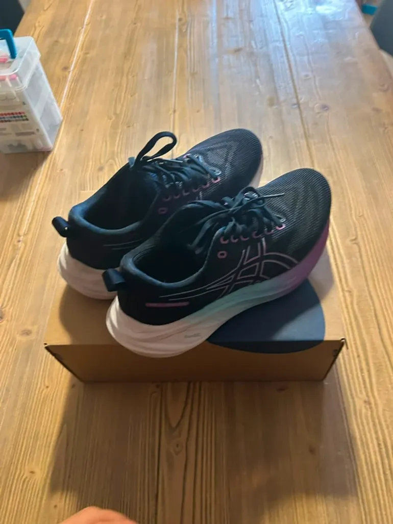 Brugt Asics Running Shoes bike — billede 3 af 6