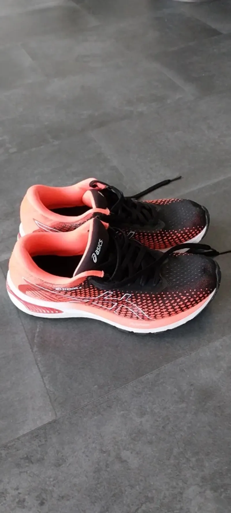 Brugt Asics T40 Running Shoes