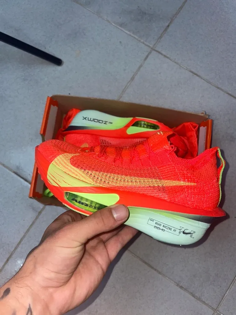 Used Nike ZoomX Alphafly Next% 3 bike — image 5 of 8
