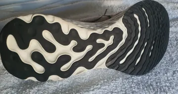 Used Nike React Infinity Run Flyknit bike — image 9 of 12