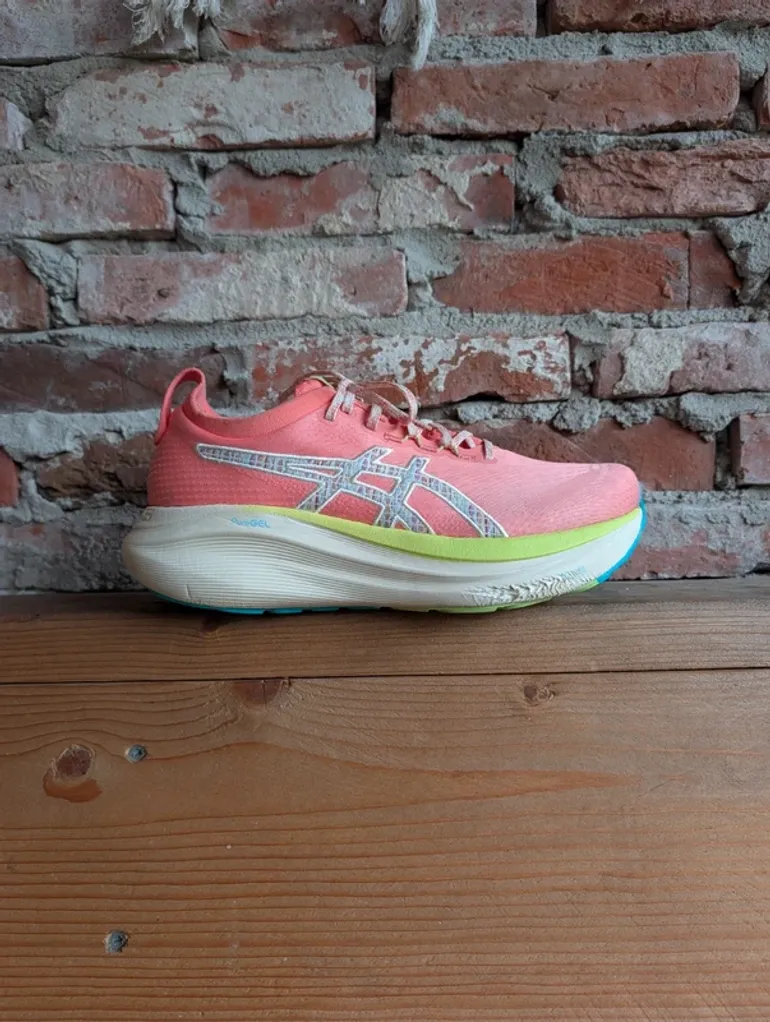 Used Asics Gel Nimbus 27 TR bike — image 2 of 6