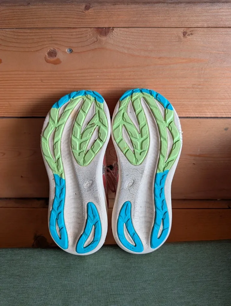 Used Asics Gel Nimbus 27 TR bike — image 3 of 6