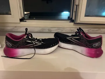 Used Scarpa Brooks Running Shoes bike — image 1 of 7