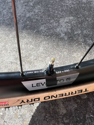 FORZA Levanto G Carbon Wheels 2024 bike usato — immagine 4 di 4