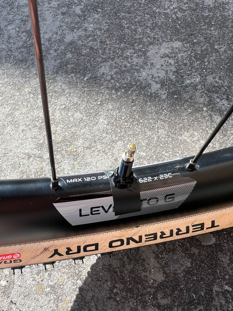 FORZA Levanto G Carbon Wheels 2024 bike usato — immagine 4 di 4