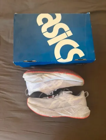 Used Asics Novablast 5 Tokyo Edition bike — image 1 of 2