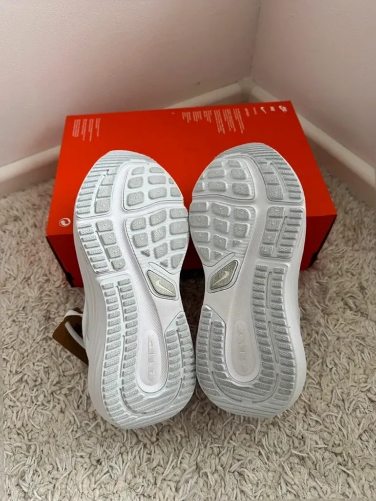 Used White Air Winflo 12 bike — image 6 of 8