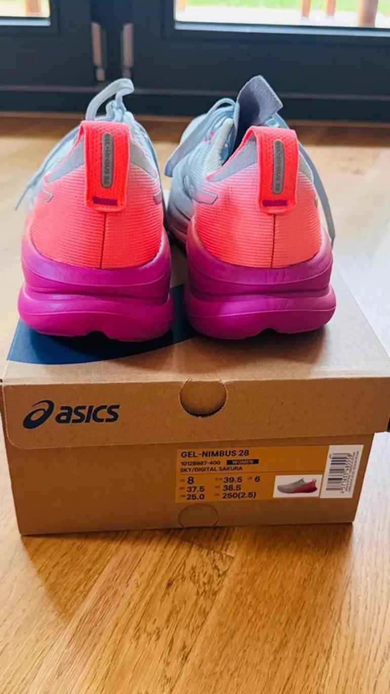Tweedehands Asics Gel Nimbus 28 bike — afbeelding 2 van 5