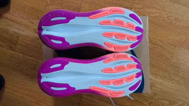 Tweedehands Asics Gel Nimbus 28 bike — afbeelding 4 van 5