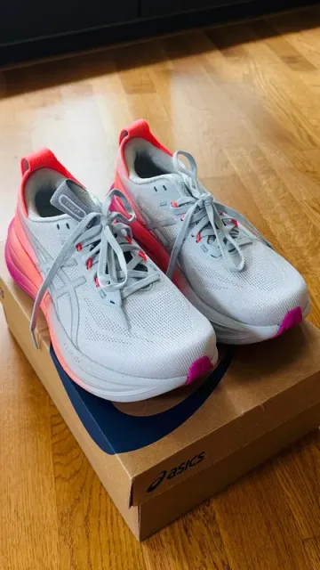 Tweedehands Asics Gel Nimbus 28 bike — afbeelding 3 van 5