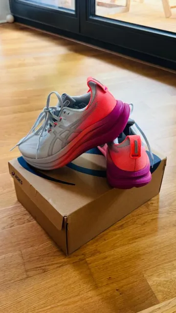 Tweedehands Asics Gel Nimbus 28 bike — afbeelding 1 van 5