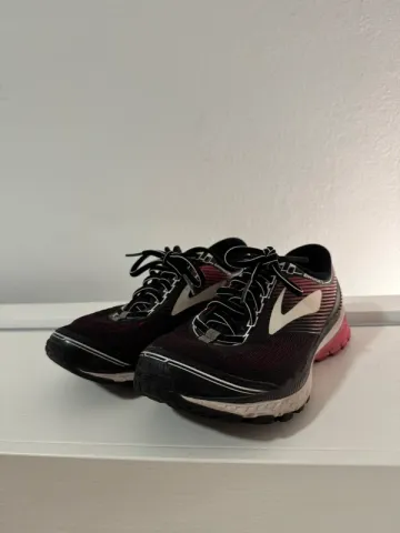 Used Brooks Laufschuhe Schwarz Pink bike — image 1 of 3