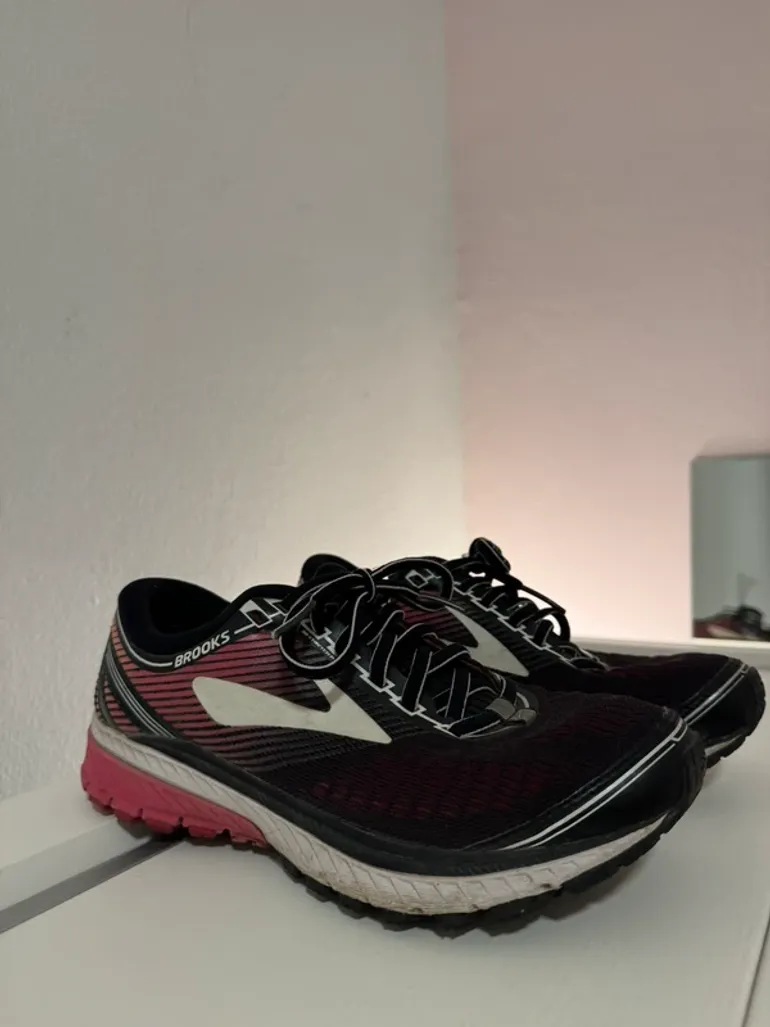 Used Brooks Laufschuhe Schwarz Pink bike — image 2 of 3